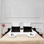 Duplex Prestige Avec Billard Et Baignoire Daire Paris