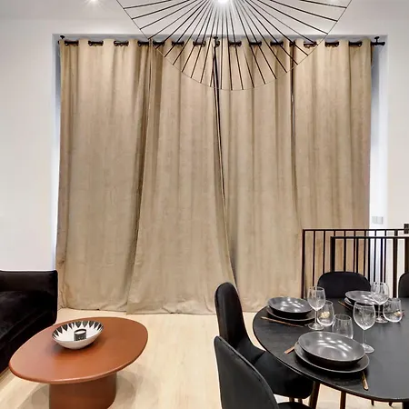 Duplex Prestige Avec Billard Et Baignoire Apartment Paris